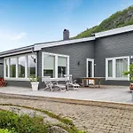 Semesterbostad Gorgeous In Revsnes With Wifi Refsnes